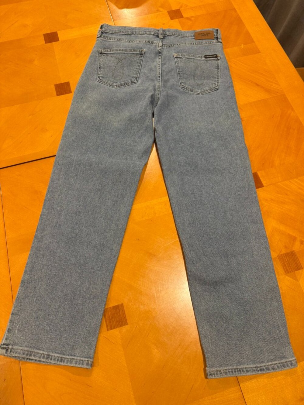 Calvin Klein Straight Leg Jeans Women’s 6 Light Wash Mid Rise Stretch Denim - Picture 2 of 10